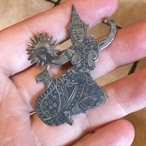 VINTAGE STERLING SILVER MAI NAKON SIAM THAILAND DANCER PIN